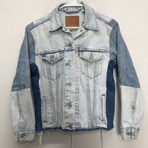 Levis Ex-Boyfriend Sport Trucker Jacket Womens XS Blue Colorblock Denim Raw Hem